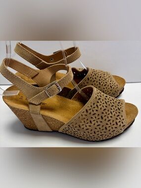 Spring Step Lauralyn Leather 
Laser Cut Cork Wedge Sandals 
Made in Italy Sz 8.5